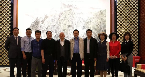 撫順市政協副主席王詠一行參觀倪東方藝術博物館